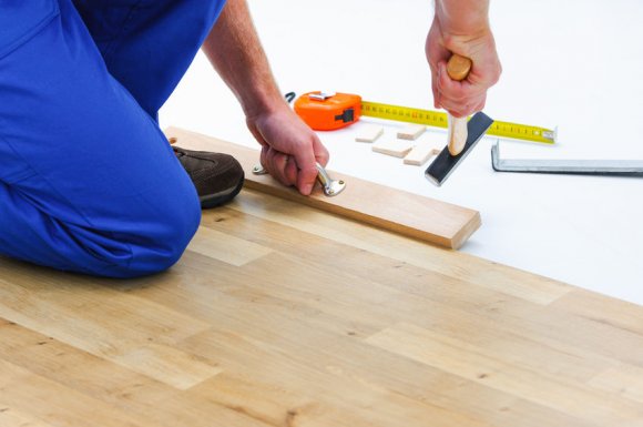 Professionnel pour remplacement de parquet à Pontarlier